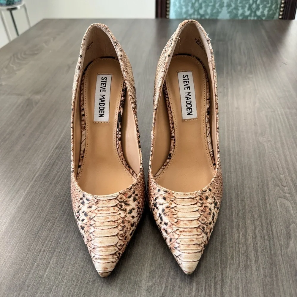 Steve Madden Evelyn Beige Snake stiletto Pointed Toe Pumps heels size 5